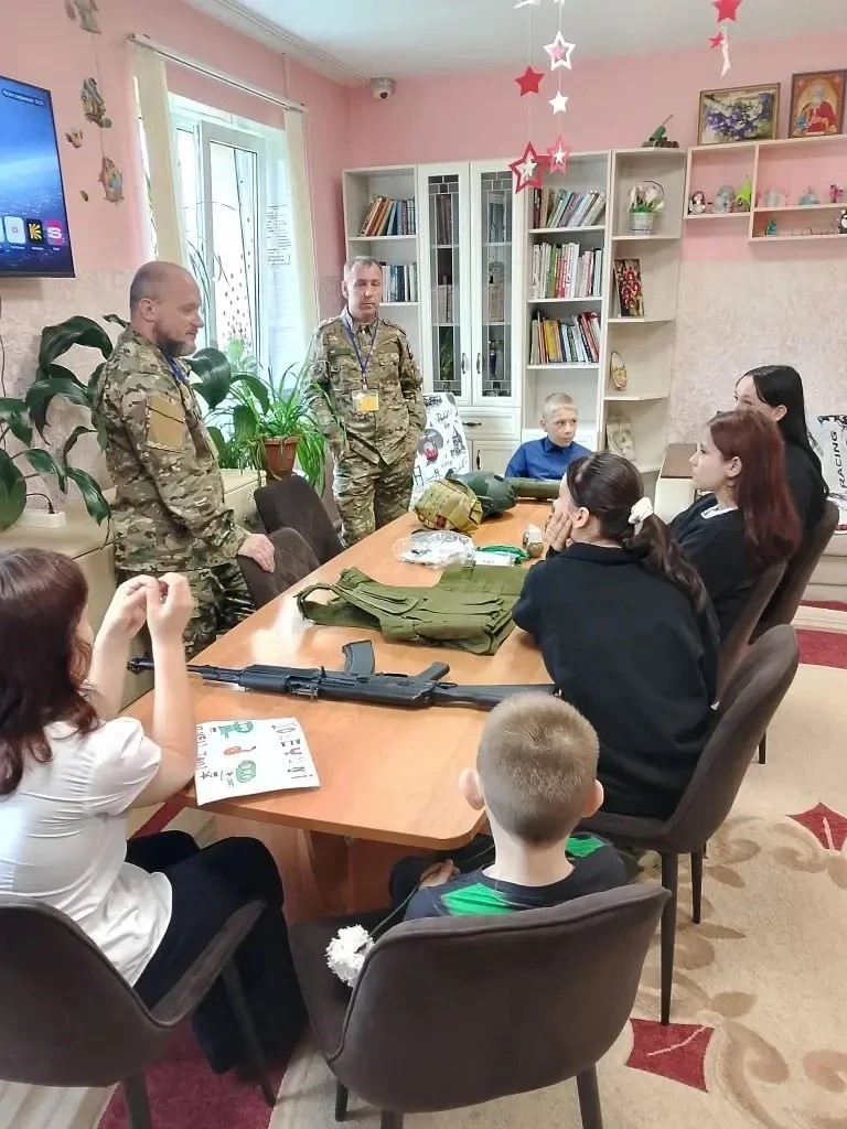 Пионеры стол.jpg