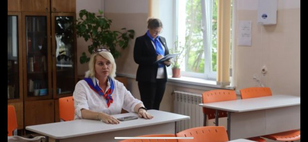 лицей Шахова за партой.jpg