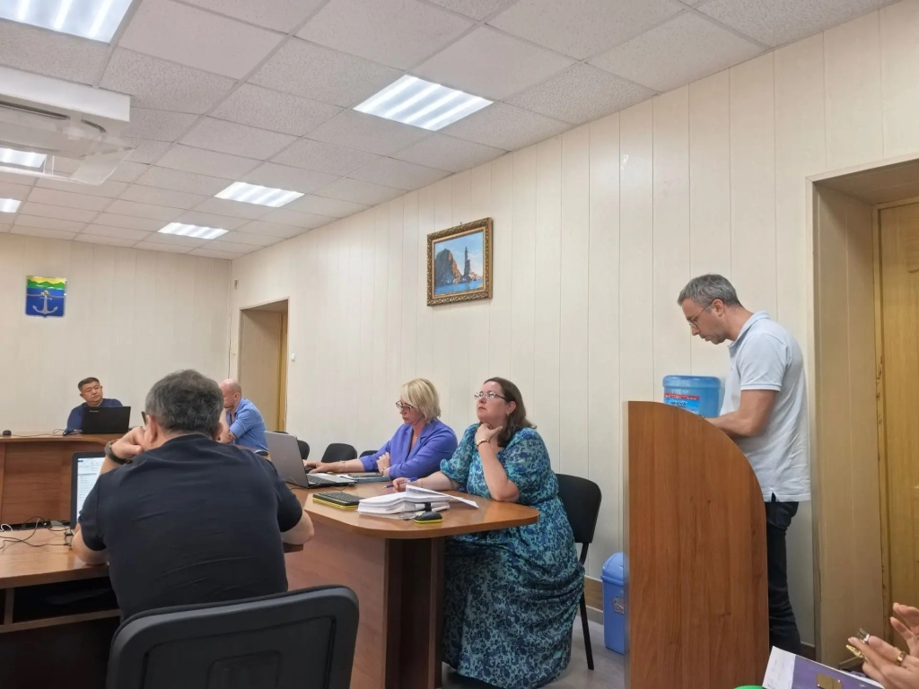 трибуна.jpg трибуна.jpg