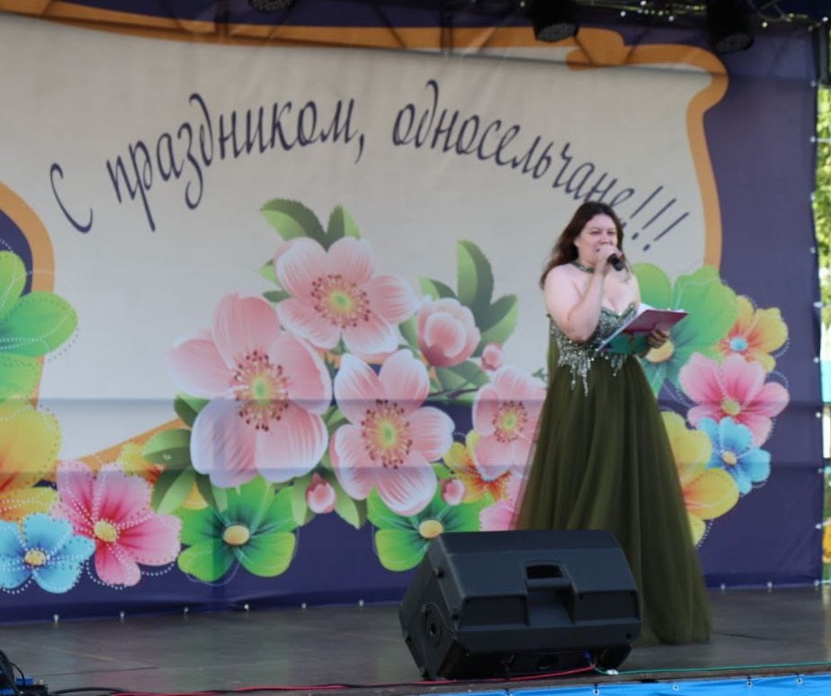 ведущая.jpg ведущая.jpg