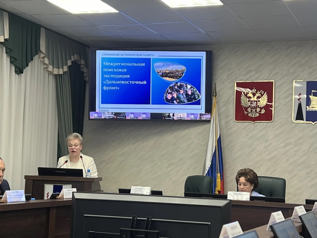 трибуна.jpg